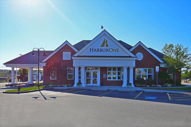 HarborOne Bank in Plymouth, MA Exterior