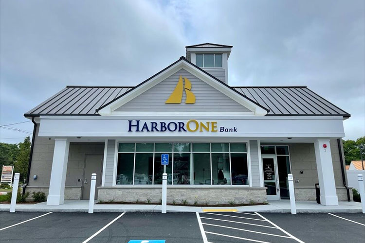 HarborOne Bank in Middleboro, MA Exterior